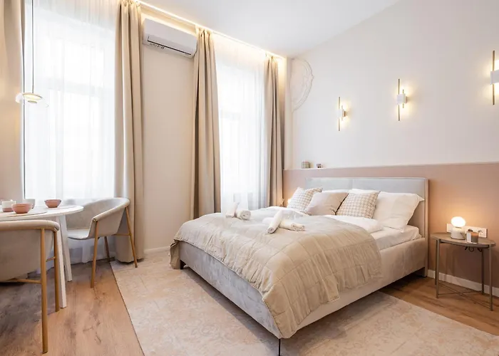A43 - Akacfa Street Heritage Apartment - Best Location By Bqa