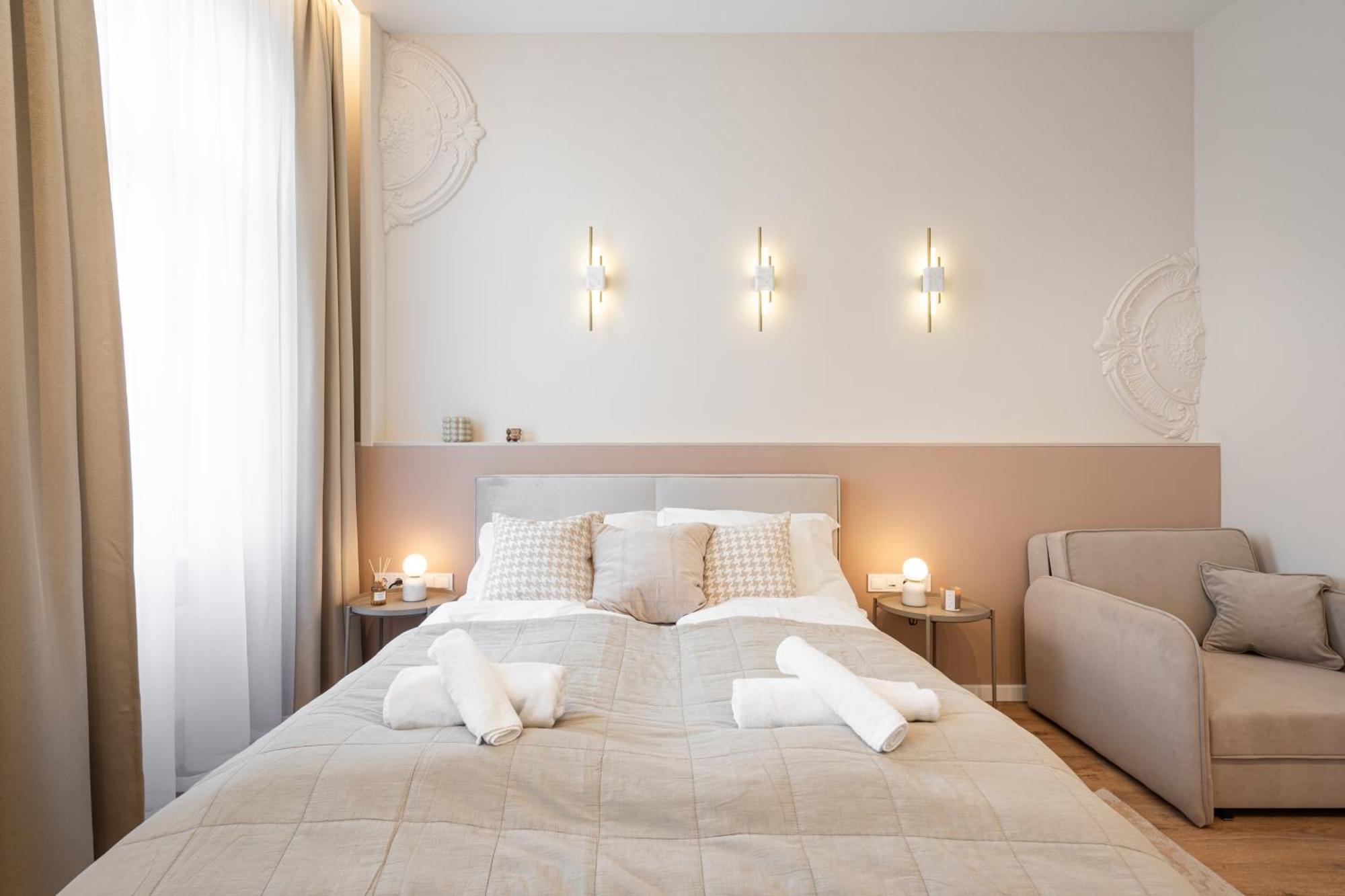 A43 - Akacfa Street Heritage - Location By Bqa Apartament