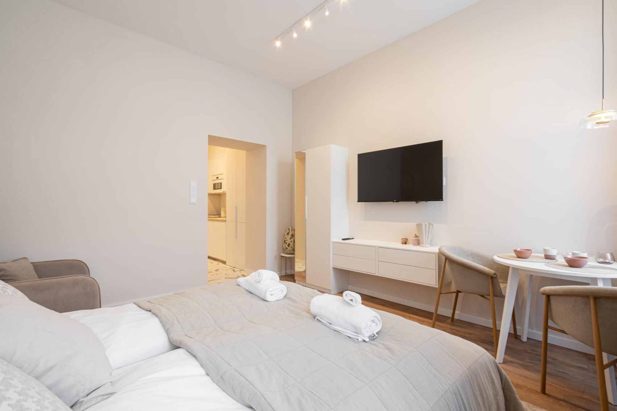 A43 - Akacfa Street Heritage - Location By Bqa Apartament *