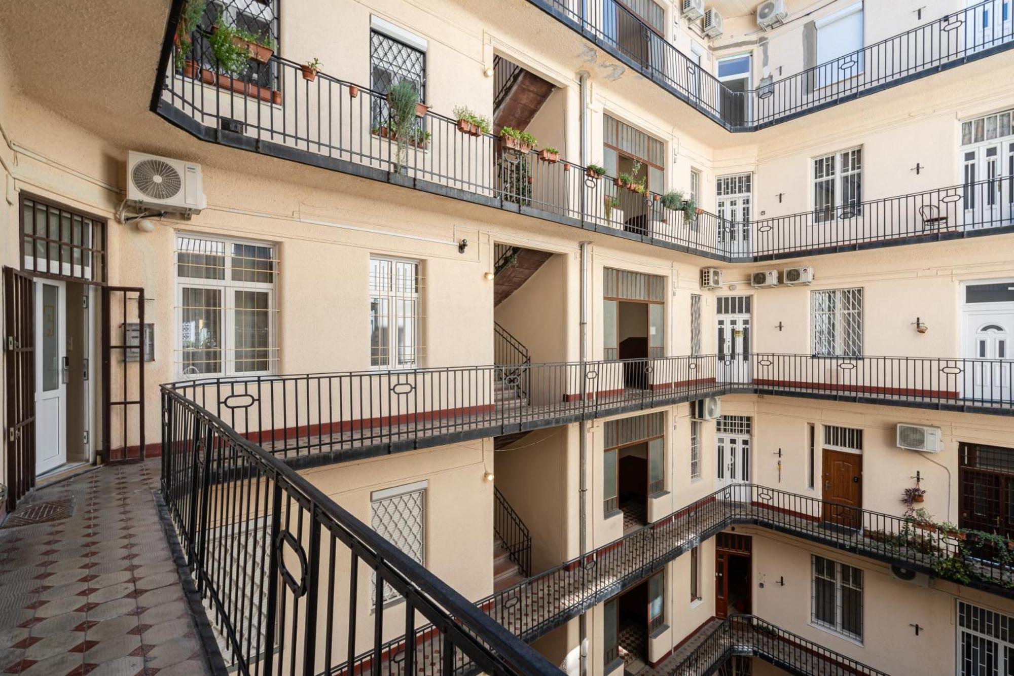 A43 - Akacfa Street Heritage - Location By Bqa * Budapeszt