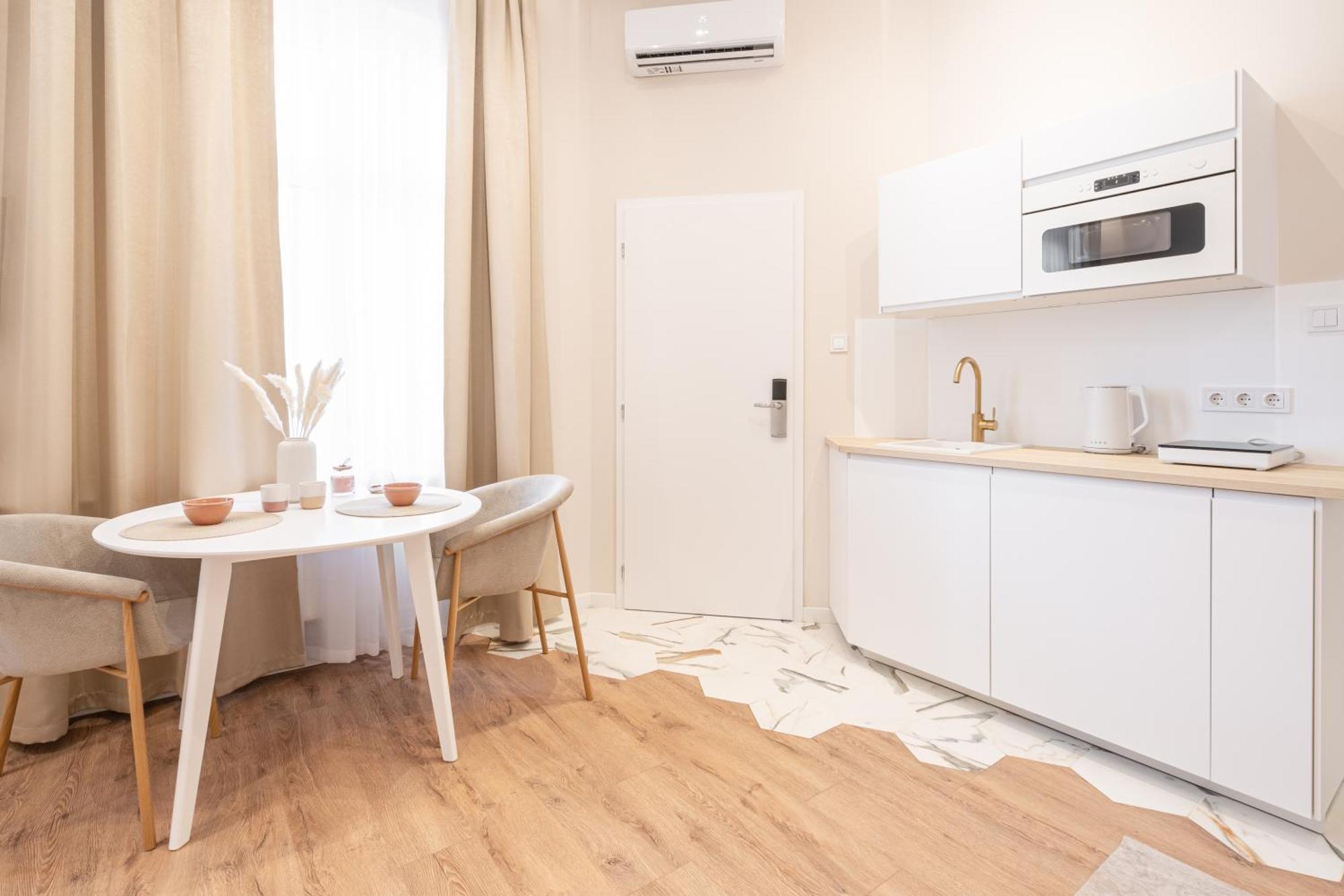 A43 - Akacfa Street Heritage - Location By Bqa Apartment *